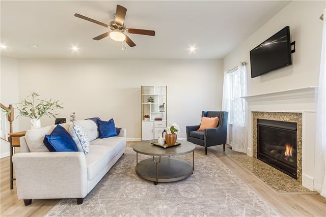 21 Keuka Lane, Canandaigua City, NY 14424