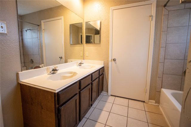 2701 Fountainview Drive, Corinth, TX 76210