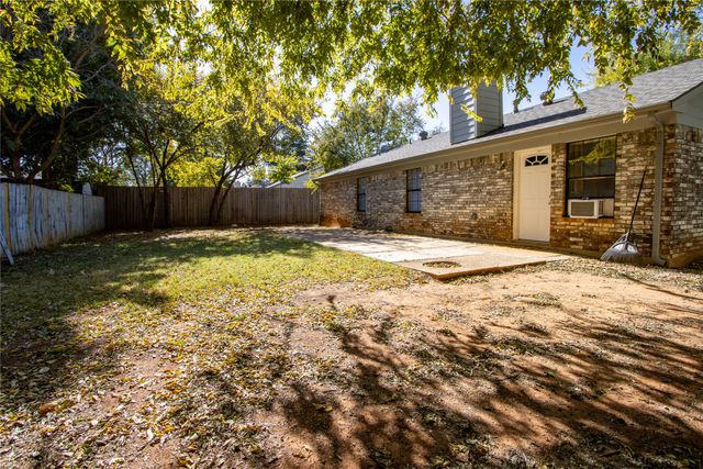 2701 Fountainview Drive, Corinth, TX 76210