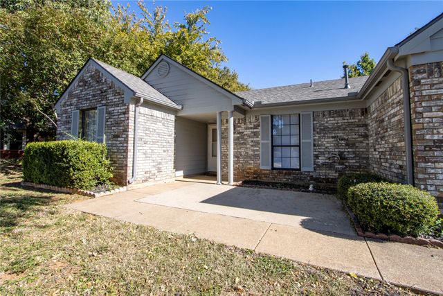 2701 Fountainview Drive, Corinth, TX 76210