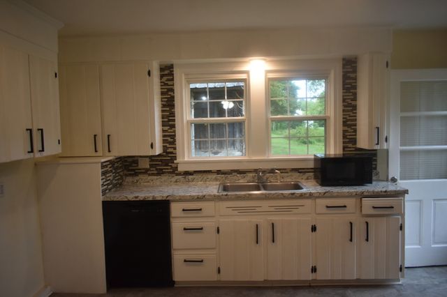 4 Price Ln, Pleasant Shade, TN 37145