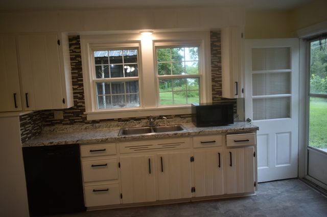 4 Price Ln, Pleasant Shade, TN 37145