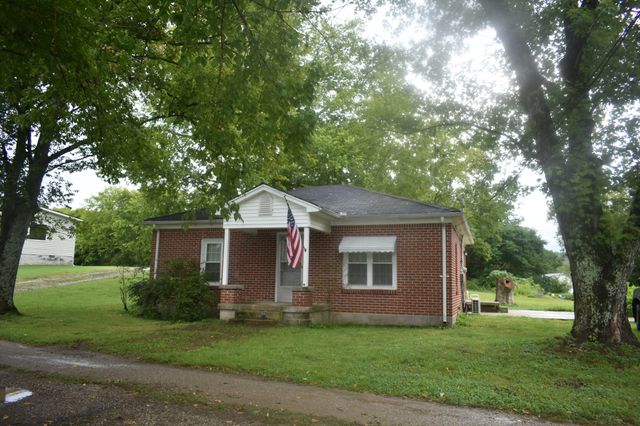 4 Price Ln, Pleasant Shade, TN 37145