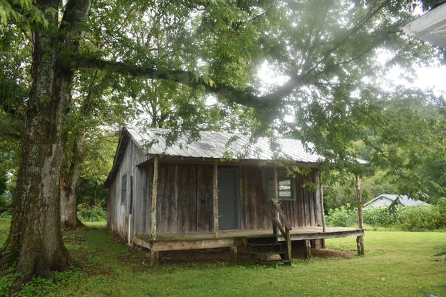 4 Price Ln, Pleasant Shade, TN 37145