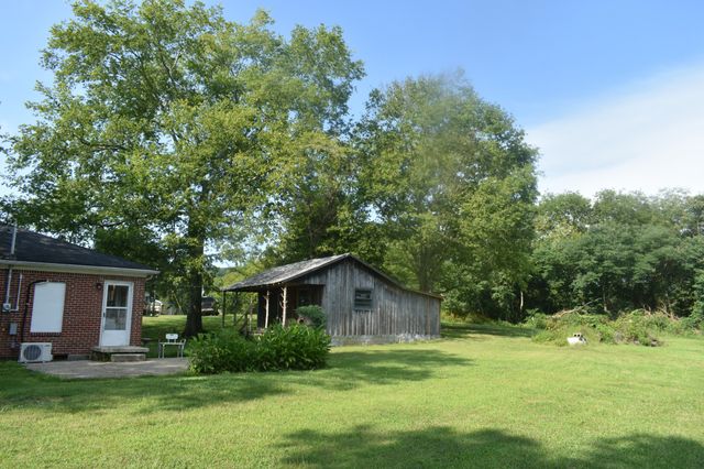 4 Price Ln, Pleasant Shade, TN 37145