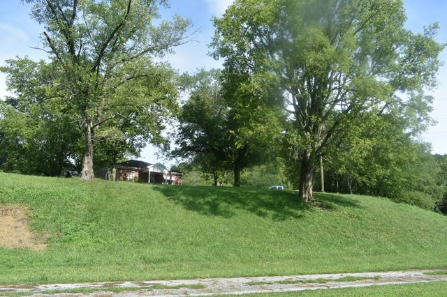 4 Price Ln, Pleasant Shade, TN 37145