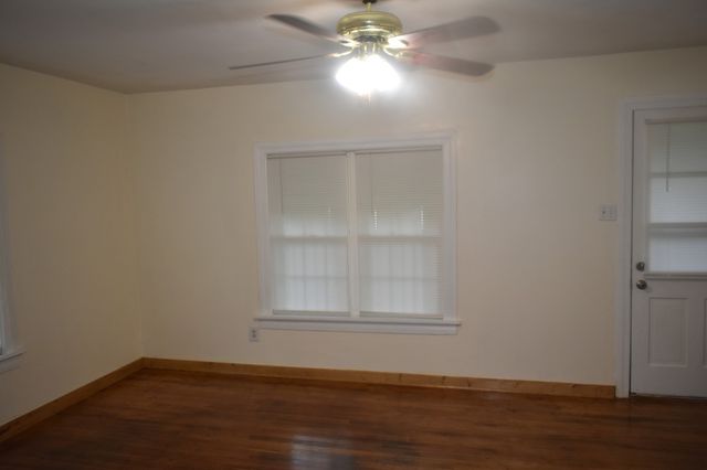4 Price Ln, Pleasant Shade, TN 37145