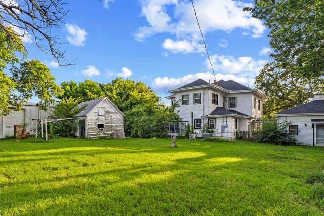 1114 S Houston Avenue, Denison, TX 75021