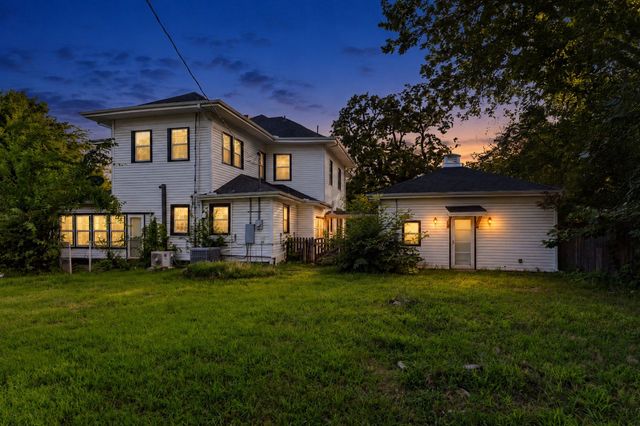 1114 S Houston Avenue, Denison, TX 75021