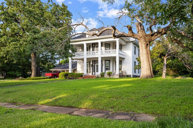 1114 S Houston Avenue, Denison, TX 75021