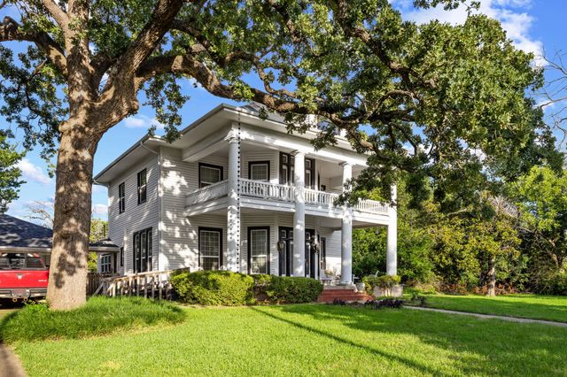 1114 S Houston Avenue, Denison, TX 75021