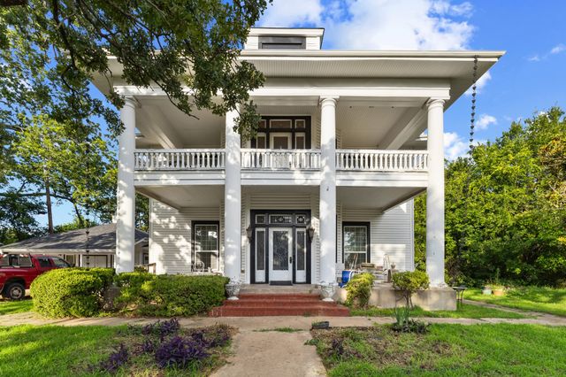 1114 S Houston Avenue, Denison, TX 75021