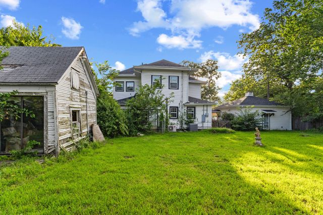 1114 S Houston Avenue, Denison, TX 75021