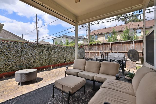 1610 Du Barry Lane, Houston, TX 77018