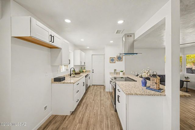 802 N Jefferson Avenue, Tucson, AZ 85711