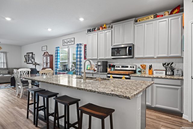 9507 BONITO FALLS DR, Converse, TX 78109