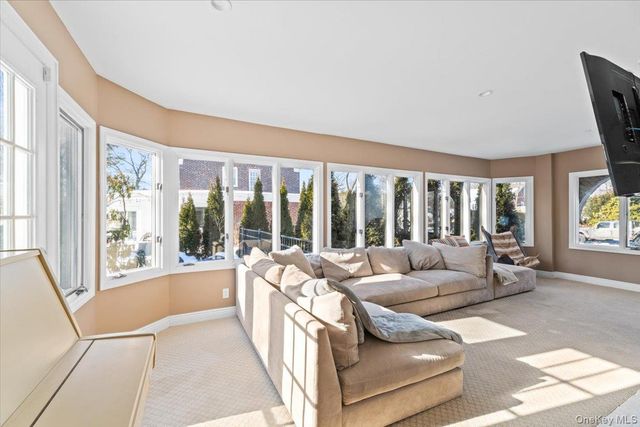 25 Pond Park Road, Great Neck, NY 11023