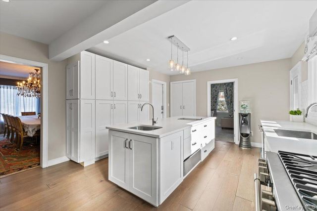 25 Pond Park Road, Great Neck, NY 11023