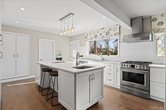 25 Pond Park Road, Great Neck, NY 11023