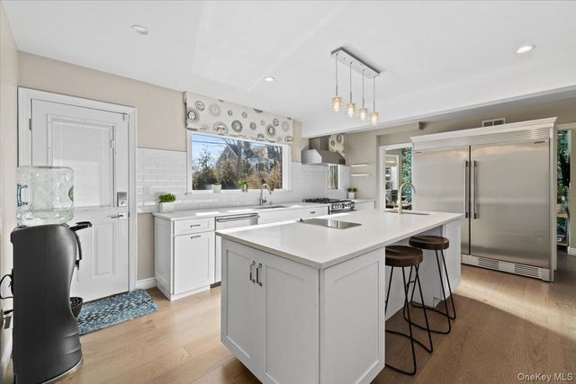 25 Pond Park Road, Great Neck, NY 11023