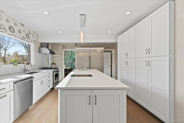 25 Pond Park Road, Great Neck, NY 11023