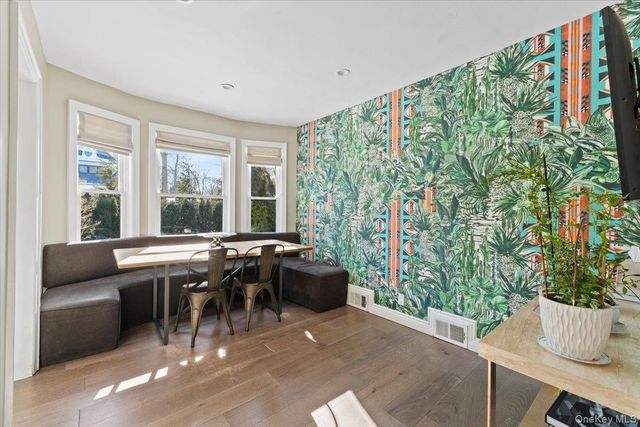 25 Pond Park Road, Great Neck, NY 11023