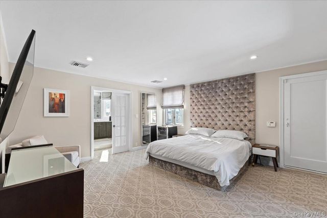 25 Pond Park Road, Great Neck, NY 11023