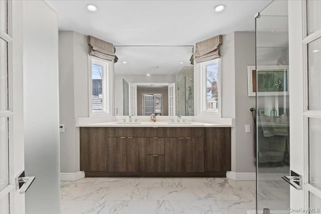 25 Pond Park Road, Great Neck, NY 11023