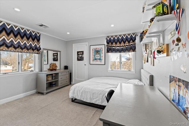 25 Pond Park Road, Great Neck, NY 11023