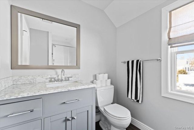 25 Pond Park Road, Great Neck, NY 11023