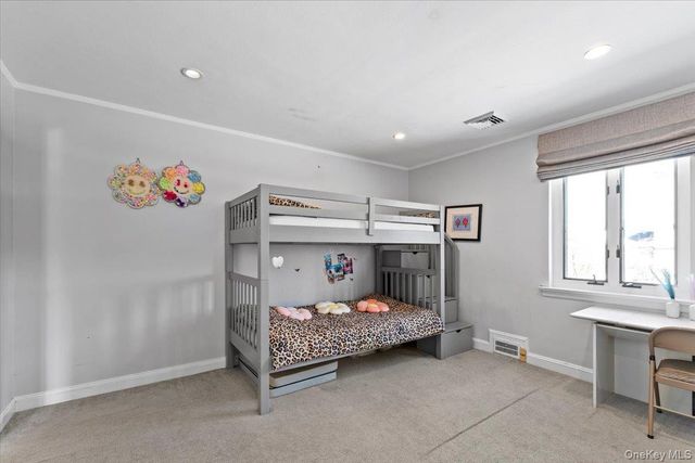 25 Pond Park Road, Great Neck, NY 11023