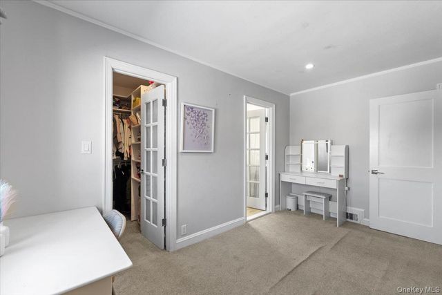 25 Pond Park Road, Great Neck, NY 11023