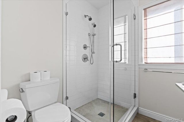 25 Pond Park Road, Great Neck, NY 11023