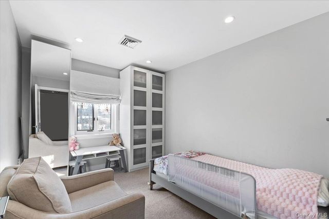 25 Pond Park Road, Great Neck, NY 11023