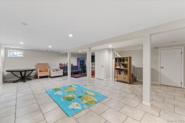 25 Pond Park Road, Great Neck, NY 11023