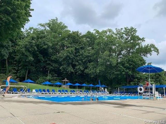 25 Pond Park Road, Great Neck, NY 11023