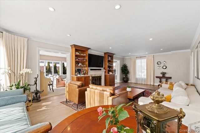 25 Pond Park Road, Great Neck, NY 11023