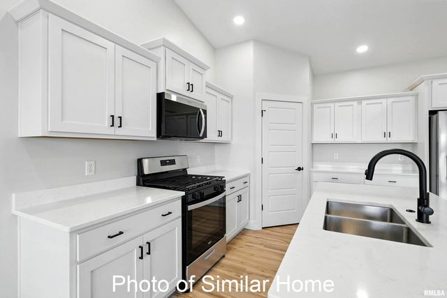 436 N 2ND Avenue, Eldridge, IA 52748