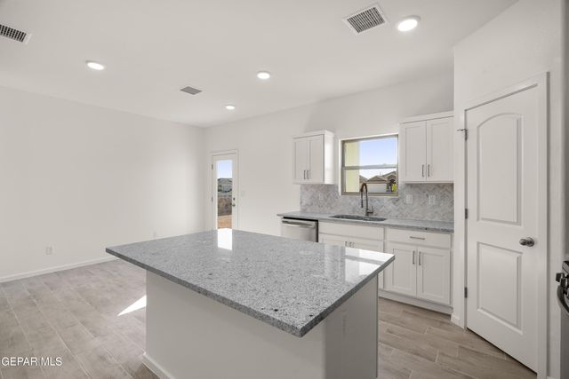 13808 Summer Wave Avenue, El Paso, TX 79928