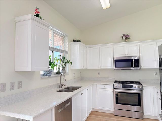 24604 LAUREL RIDGE DRIVE, Lutz, FL 33559