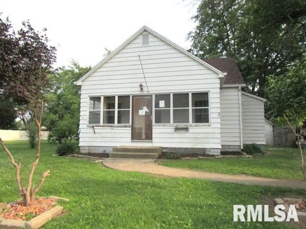 320 E MEADOW LAWN Street, Manito, IL 61546
