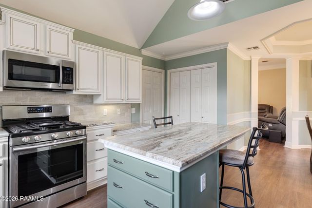 713 Burlington Circle, Broussard, LA 70518