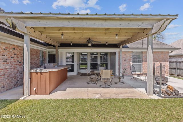 713 Burlington Circle, Broussard, LA 70518