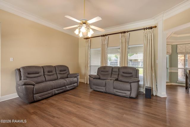 713 Burlington Circle, Broussard, LA 70518