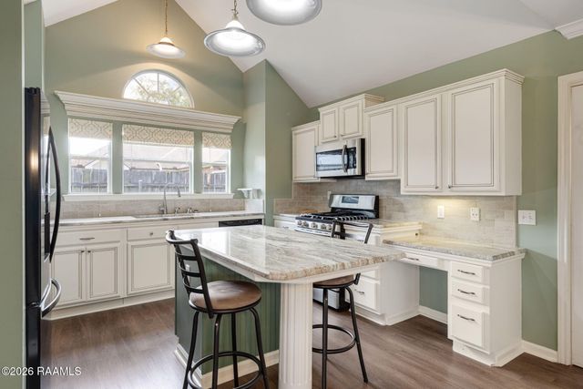 713 Burlington Circle, Broussard, LA 70518