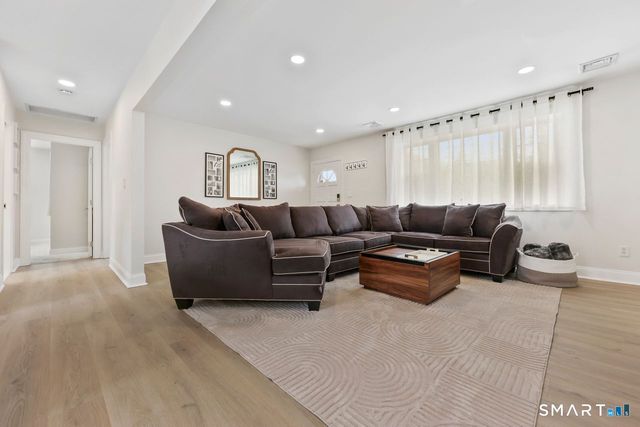 140 Courtland Avenue, Stamford, CT 06902