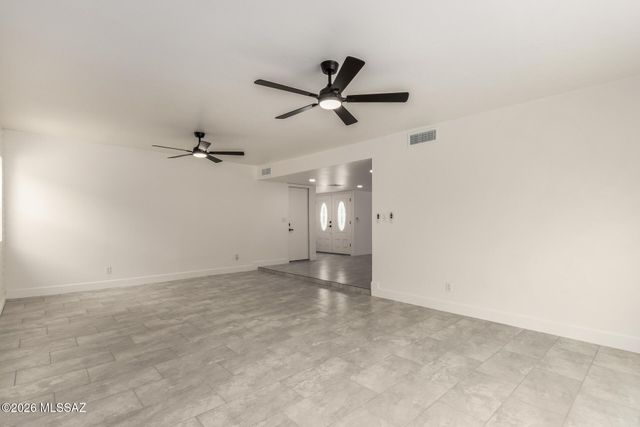 9035 E Berkshire Circle E, Tucson, AZ 85710