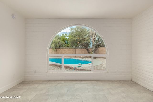 9035 E Berkshire Circle E, Tucson, AZ 85710