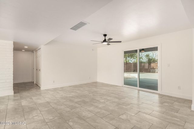 9035 E Berkshire Circle E, Tucson, AZ 85710