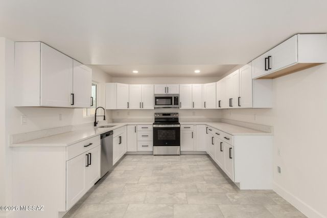 9035 E Berkshire Circle E, Tucson, AZ 85710